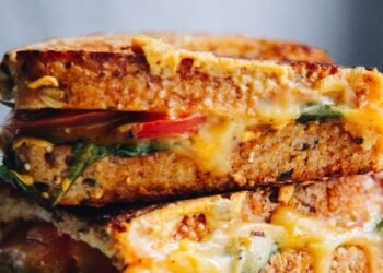 THE ULTIMATE VEGAN GRILLED CHEESE SANDWICH