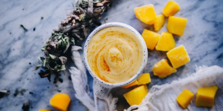 MANGO BANANA SMOOTHIE with GINGER KOMBUCHA