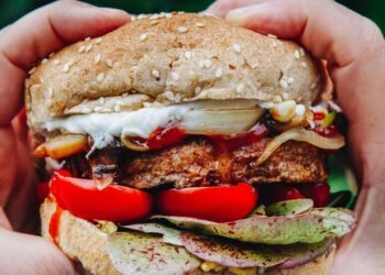 GET OUT THE BUNS (FOR VEGAN BURGERS)