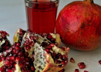 Surprise Yourself with Refreshingly Delicious Pomegranate Juice!