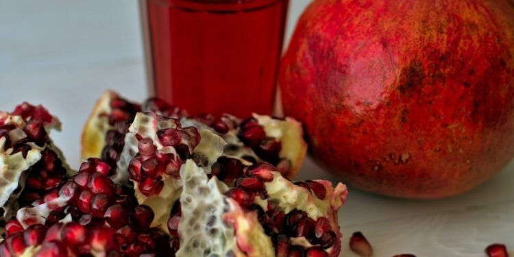 Surprise Yourself with Refreshingly Delicious Pomegranate Juice!