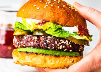Vegan beet burger – Lazy Cat Kitchen