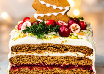 Vegan gingerbread cake with custard buttercream