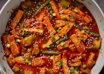 Tofu Stir Fry with Gochujang Sauce