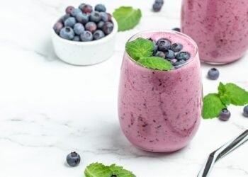 [#RECIPE] Plant-based Blueberry Smoothie | Fitness Magazine