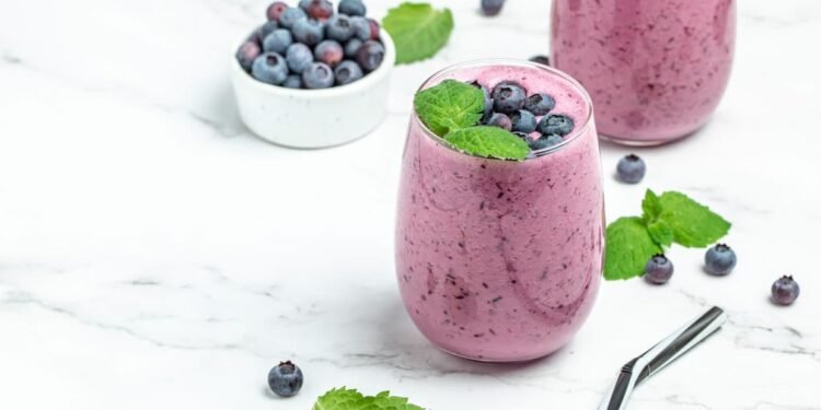 [#RECIPE] Plant-based Blueberry Smoothie | Fitness Magazine