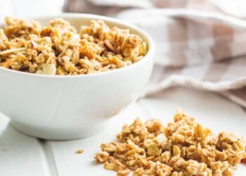 [RECIPE] Vanilla Breakfast Granola | Fitness Magazine