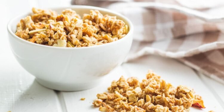 [RECIPE] Vanilla Breakfast Granola | Fitness Magazine