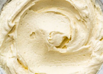 Vegan cream cheese frosting (2 ways)