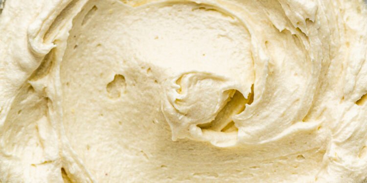Vegan cream cheese frosting (2 ways)