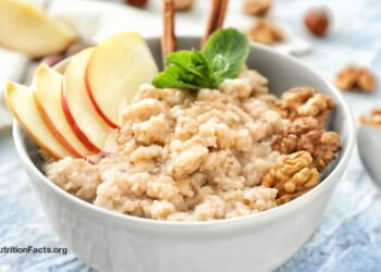 Is Cereal or Oatmeal Better for Breakfast?
