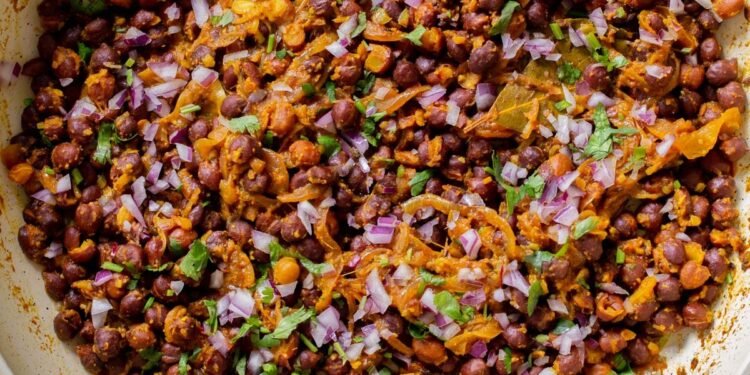 Kala Chana Ghugni (Brown Chickpea Curry)