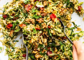 Cabbage salad with sundried tomatoes