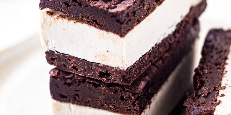 Vegan ice cream sandwich (classic)