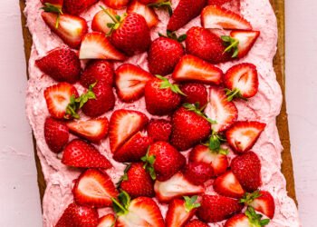 Vegan strawberry cake with strawberry buttercream