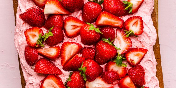 Vegan strawberry cake with strawberry buttercream