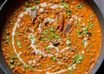 One-Pan Dal Lasooni