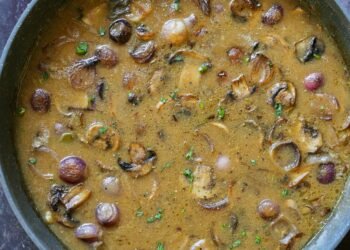 Vegan Mushroom Gravy (1 pan, 30 minutes)