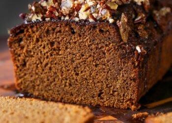 Vegan Gingerbread Cake with Triple Ginger