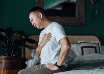 How to Prevent and Treat Heartburn Without Medication, According to Gastro Docs