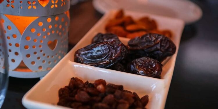 Ditch the Sugar Cravings with Healthy Date Smoothies: 10 Miraculous Benefits