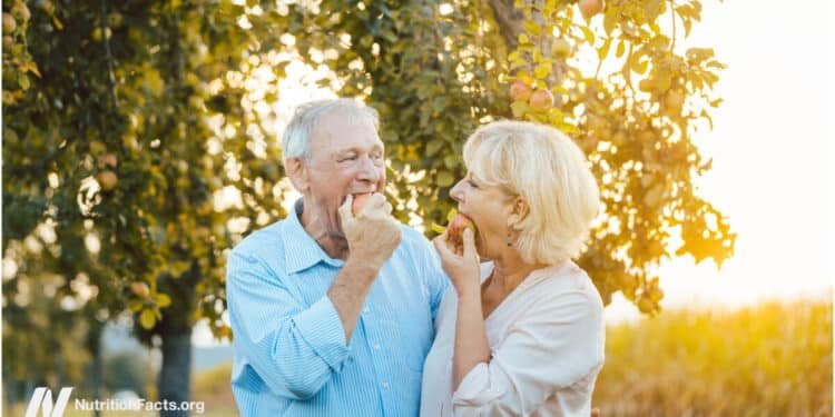 Flavonoid Benefits from Apple Peels 