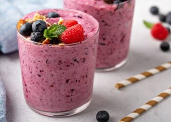 [RECIPE] Berry Vanilla Oat Smoothie