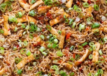 Manchurian Noodles – Indo-Chinese Ginger Garlic Chili Noodles