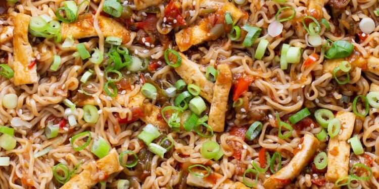 Manchurian Noodles – Indo-Chinese Ginger Garlic Chili Noodles
