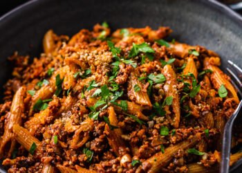 Vegan bolognese (easy, protein-rich) – Lazy Cat Kitchen