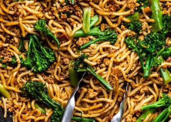 Vegan noodles with miso mince