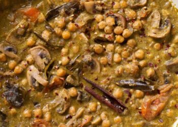 Andhra Green Chili Chickpeas