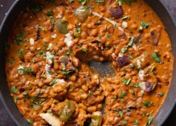 White Beans in Toasted Cumin Onion Sauce (Beans do Pyaza)