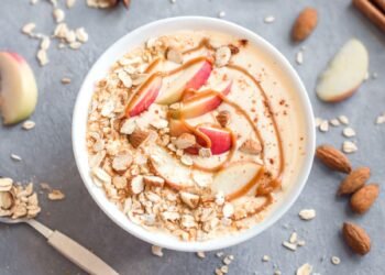 [#RECIPE] Cinnamon Swirl Power Smoothie Bowl