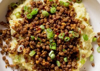 Popped Lentils with Mashed Potatoes