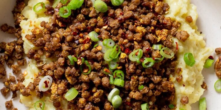 Popped Lentils with Mashed Potatoes