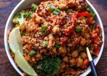 Spicy Quinoa Casserole with Chickpeas