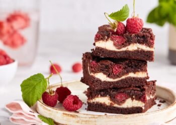 [RECIPE] Raspberry Swirl Protein Brownies