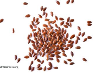Fighting Inflammation with Flaxseeds 