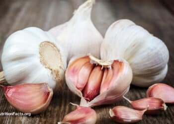 Fighting Cancer and the Common Cold with Garlic 
