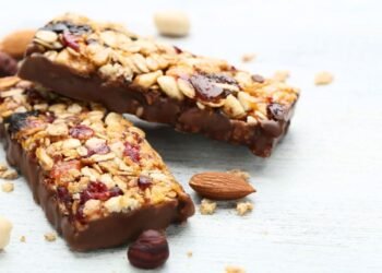 [RECIPE] Roasted Nut and Chia Seed Bars