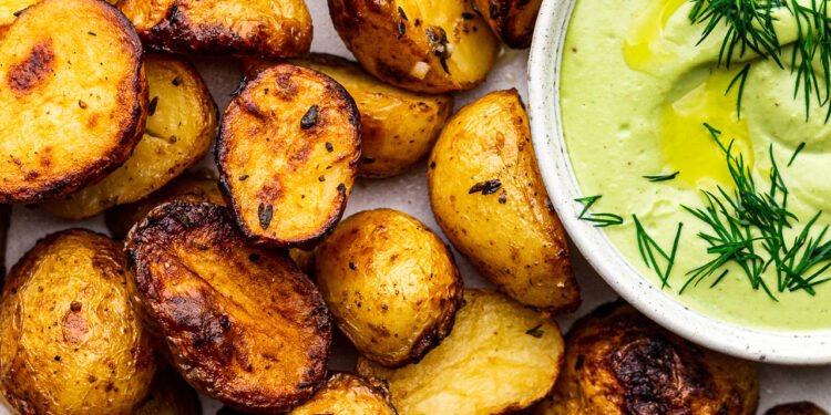 Lemon potatoes with dill sauce