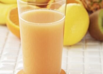 This 2-Ingredient Juice Flushes And Cleans Out Your Colon For A Trimmer Tummy