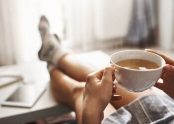 Add one pinch of baking soda to coffee (does these 4 things)
