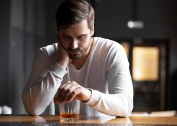 9 Warning Signs Someone May Be A High-Functioning Alcoholic