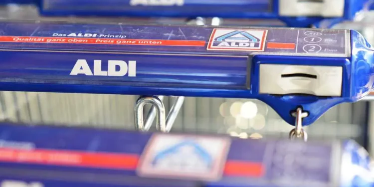 Today I Found Out Why Aldi Makes Customers Pay for Shopping Carts