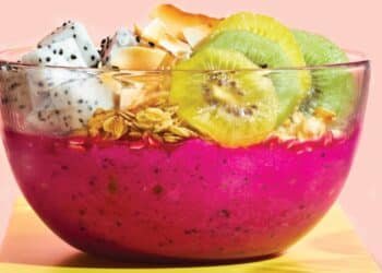 5-Minute Dragon Fruit Smoothie Bowl Recipe