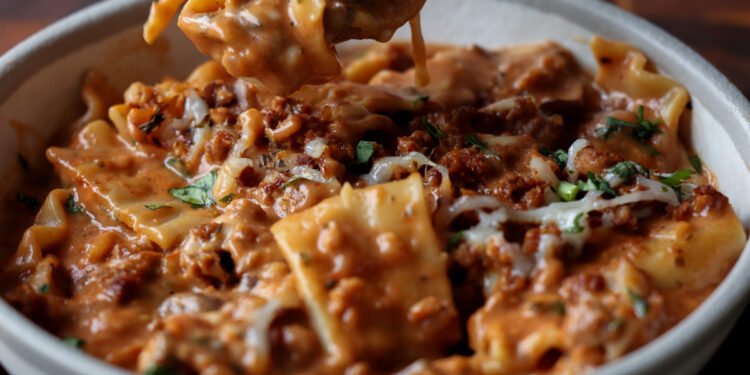 Creamy Lasagna Soup (1 pan!)