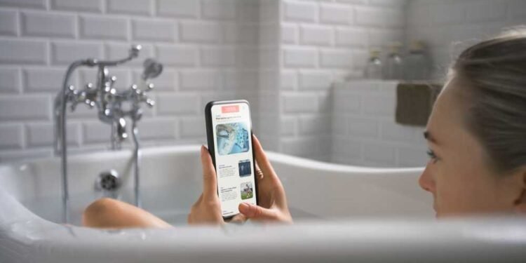 Teenager Dies After Dropping Her Phone In Bathtub While On A Call With Her Friend