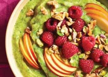 Arugula and Peach Smoothie Bowls Recipe